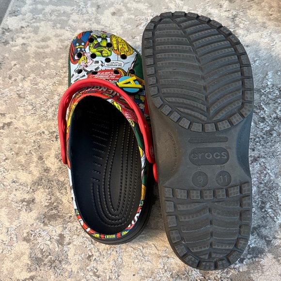 Marvel CROCS Superhero comic with Red Strap - Picture 3 of 3